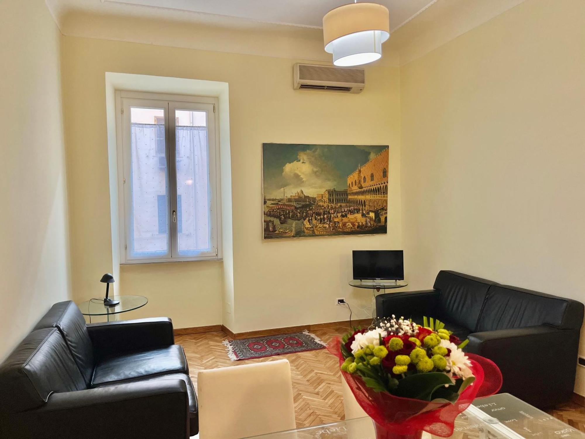 - Central Apartment Rom