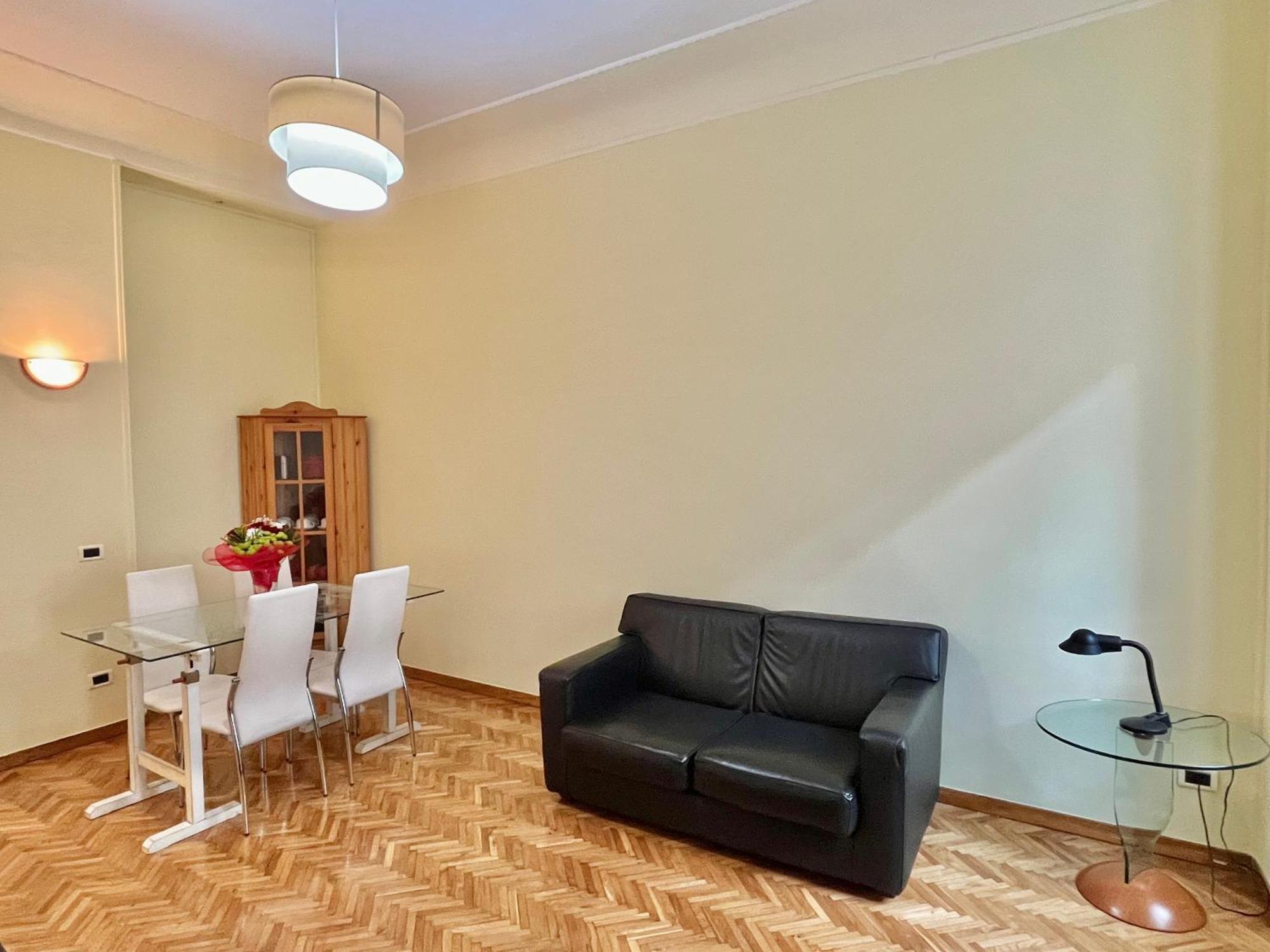 - Central Apartment Rom
